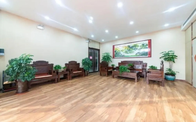 Lianjia Holiday Hotel(Jigang Senior High School)