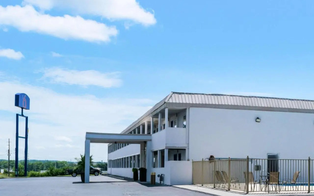 Howard Johnson Inn Monroe