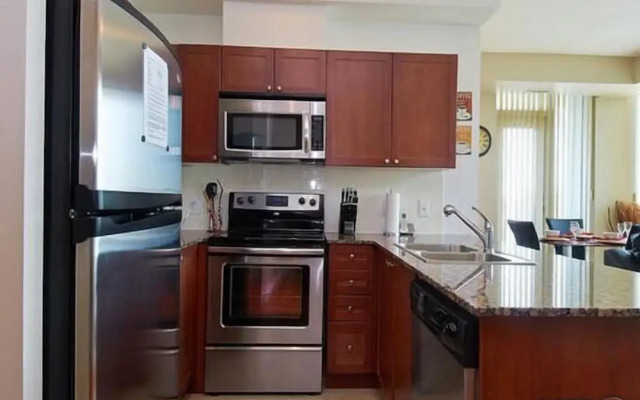 WhiteHall Suites - Mississauga