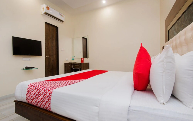 OYO 9327 Royce Executive