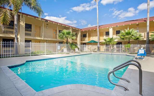 La Quinta Inn by Wyndham Victoria