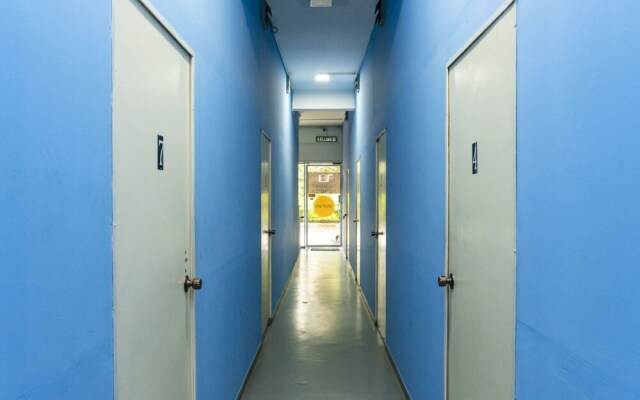 SPOT ON 89834 Blue District Backpackers