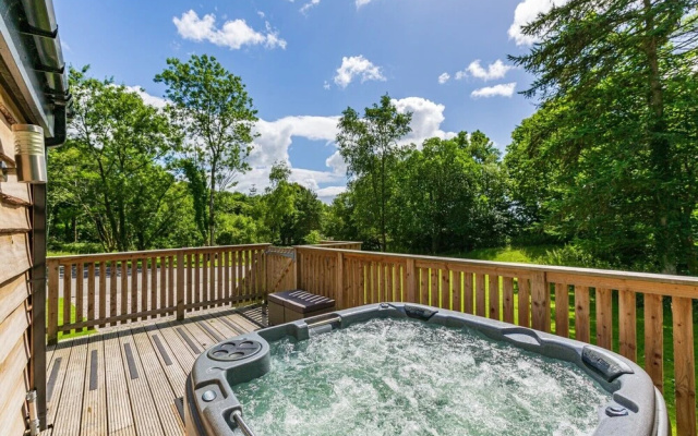 Squirrel Lodge 40 With Hot Tub, Newton Stewart