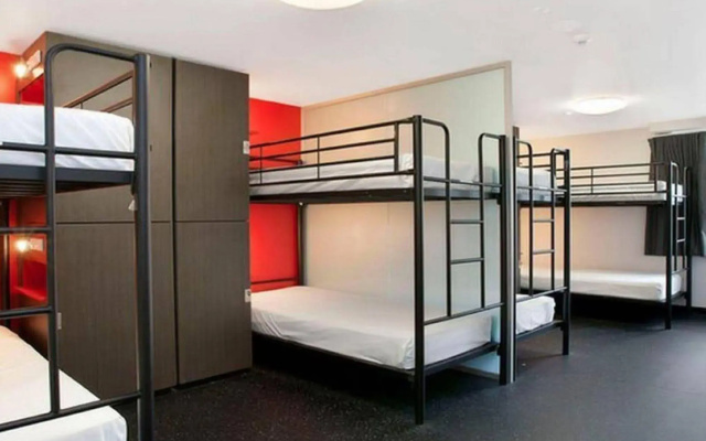 Space Hotel - Hostel