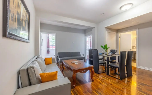 Charming 2BR Retreat Steps From Niagara Falls