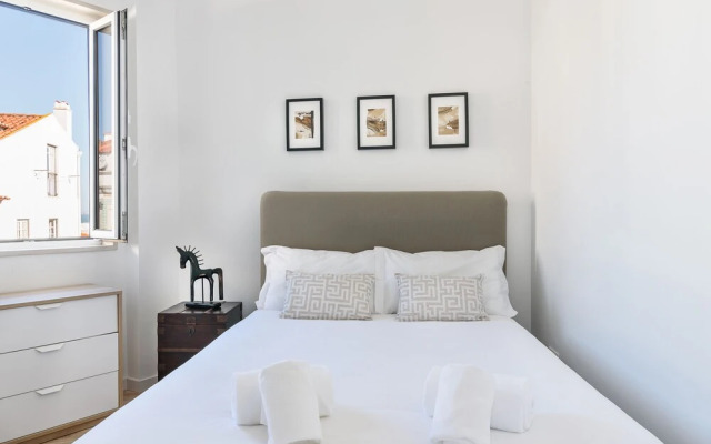 JOIVY Cosy 1-Bed Flat W/Seaview In Alfama