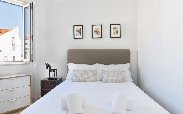JOIVY Cosy 1-Bed Flat W/Seaview In Alfama