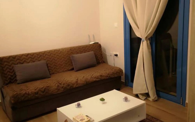 1 Bed Apt - Sleeps 2 - Free Parking - Sea View