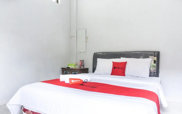 Penginapan Hello by RedDoorz