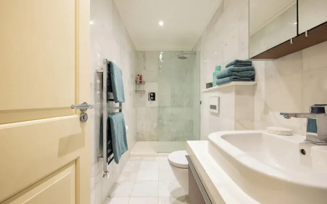 Paddington 7-bed 13-guest Massive House W/patio