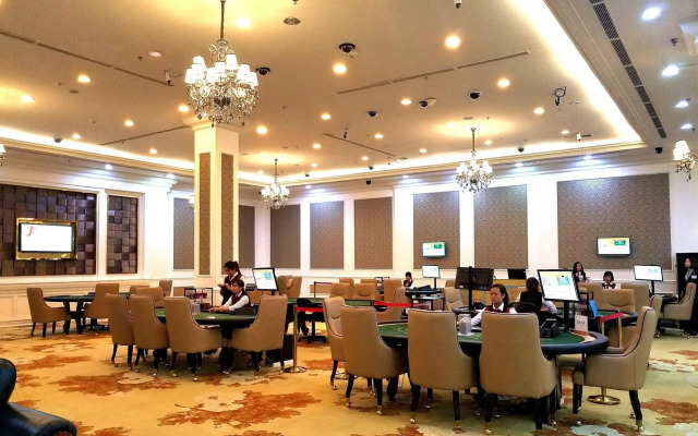 Royal Halong Hotel