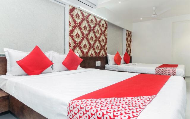 OYO Flagship 22650 Ashirwad Lodge