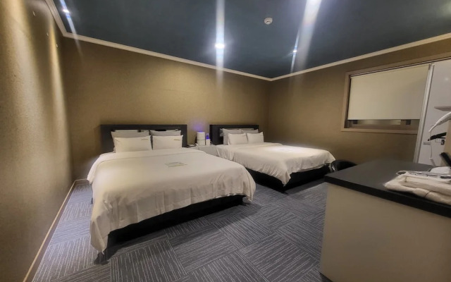 GoldenRoot Hotel in Gimhae