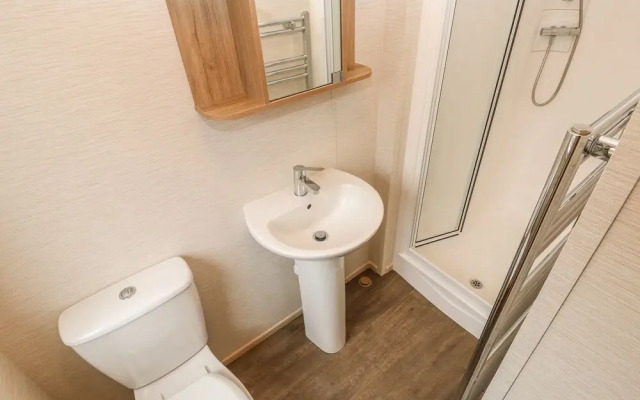 32 Lake View, Norwich