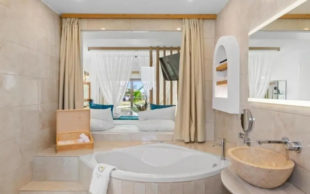 Alia Beachfront Suites and Spa