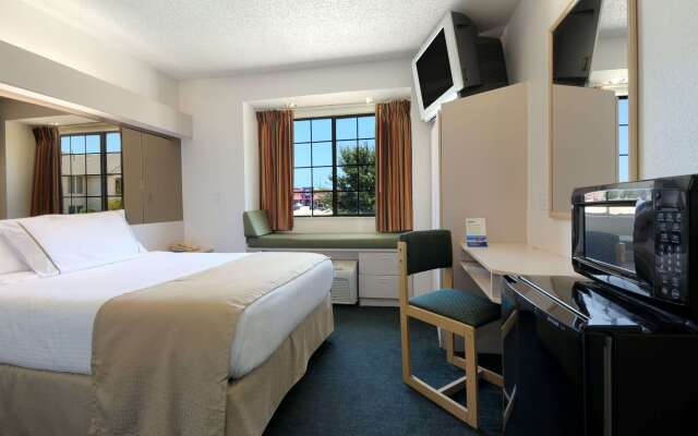 Microtel Inn by Wyndham Arlington/Dallas Area