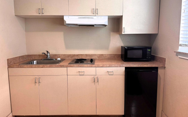 Super 8 by Wyndham IAH West/Greenspoint