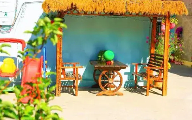 Liuji Family Hotel, Dolun
