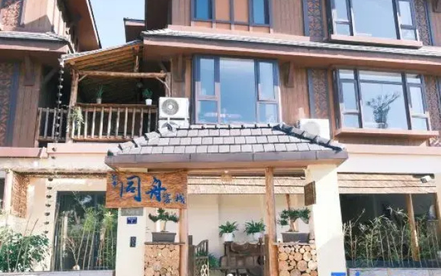 Tongzhou Chinese Inn (Mangshi Dai Ethnic Ancient Town)