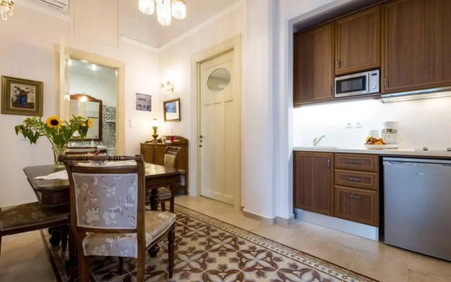 Neoclassical flat with 2 bedrooms in Piraeus