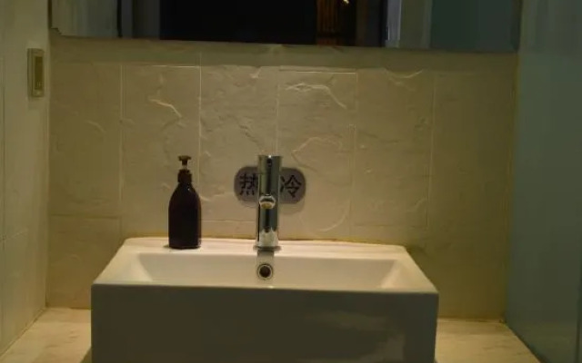 Yicheng Hotel (Henan University of Technology)