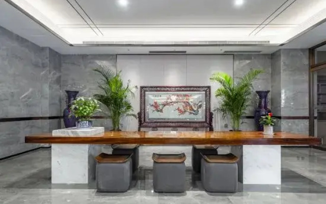 Zhengzhou Xinyang Lingrui Building Hotel (Provincial People's Hospital Metro Station)