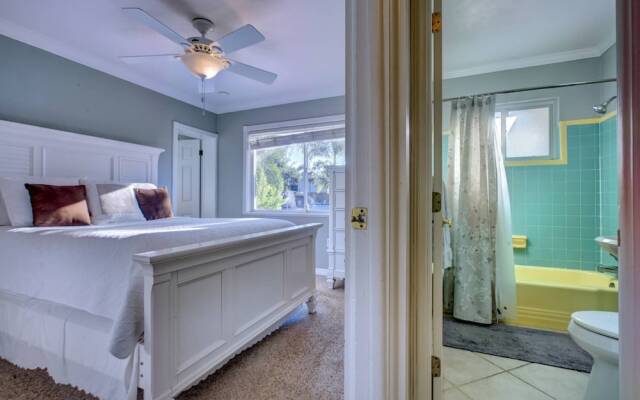 Peacock Bungalow - Right