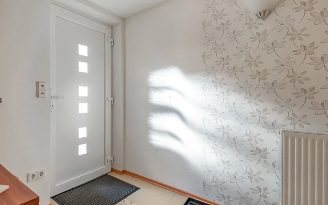 Apartment With Fenced Garden in Faid
