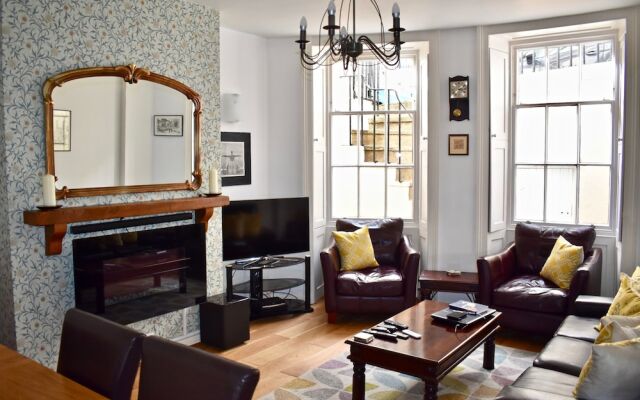 Spacious 1 Bedroom Flat Near The Beach