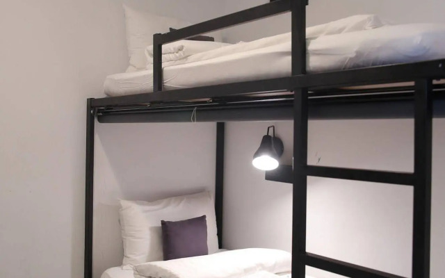 Daan Park Hotel - Hostel