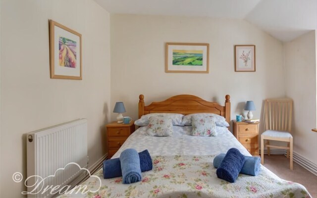 Poppas Cottage, BURTON BRADSTOCK