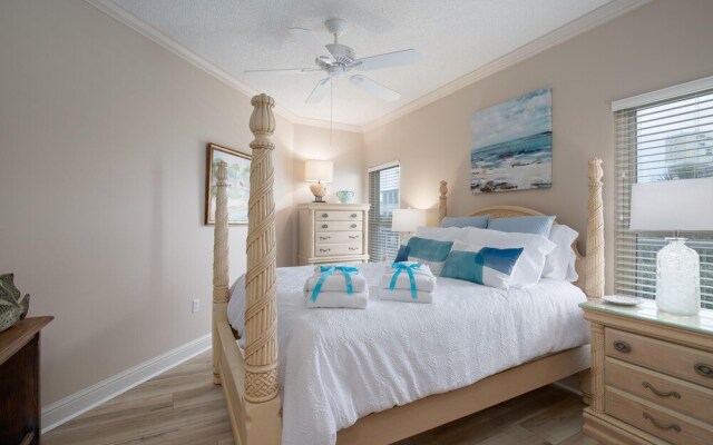 Crescent at Miramar By BlueSwell