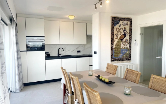 Modern Stay Near Shore