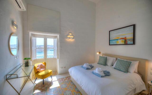 Spacious maisonette with spectacular views IBRI1-1