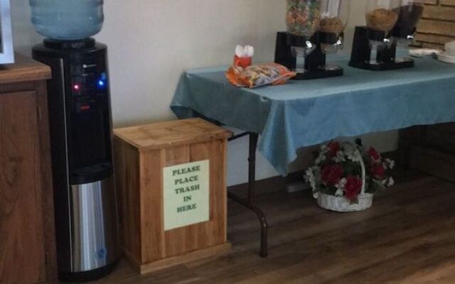 DJ Main Street View Inn & Suites