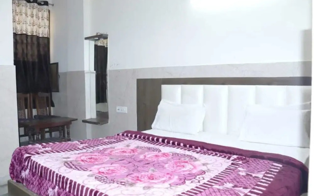Hotel Ambika Palace
