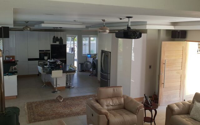 Umhlanga Lodge -No children