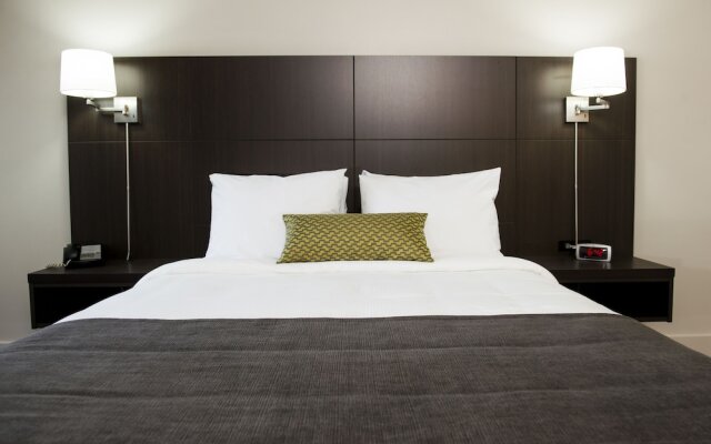 V Hotel & Suites