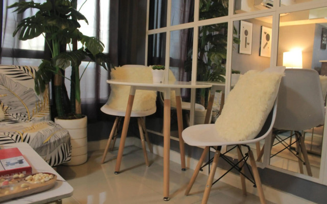 A2J BGC Luxury 2BR Loft Near Burgos Circle, Malls