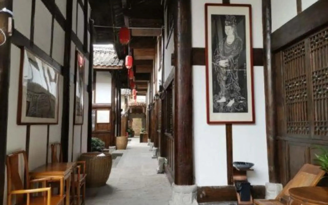 Langzhong Hou Family Courtyard Inn