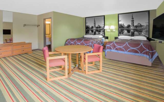 Super 8 by Wyndham Champaign