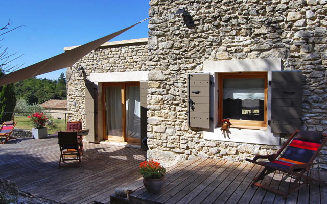 Lovely Stone House Withe Private Terrace, Le Pègue