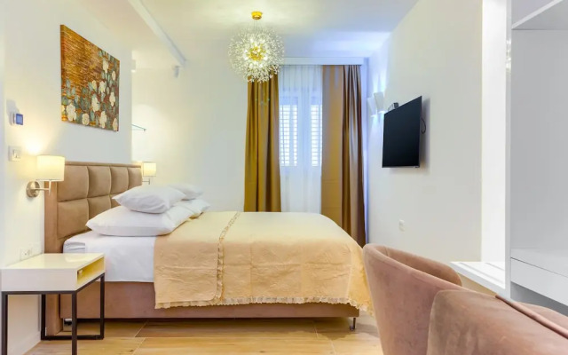 Irini Luxury Rooms