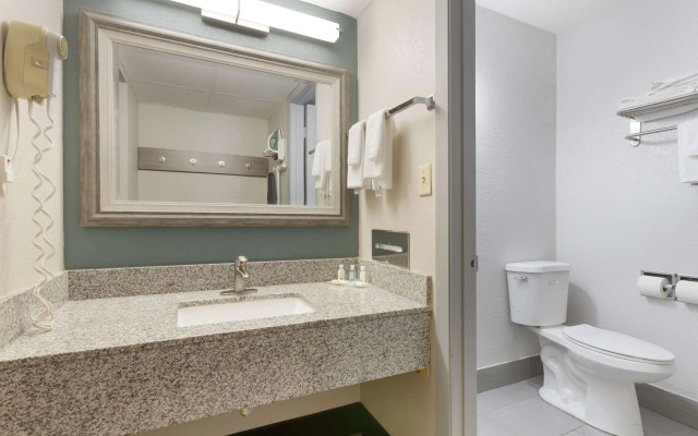 Quality Inn Newton at I-80