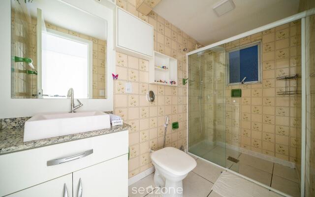 Apto 2Q 150m da praia em Balneário Camboiú ESD143