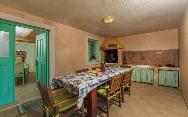 House Ulika - Freshly Renovated, Unique & Rural Style