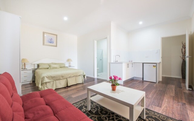 The Oasis - 6 Turnberry Drive, Links Lady Bay