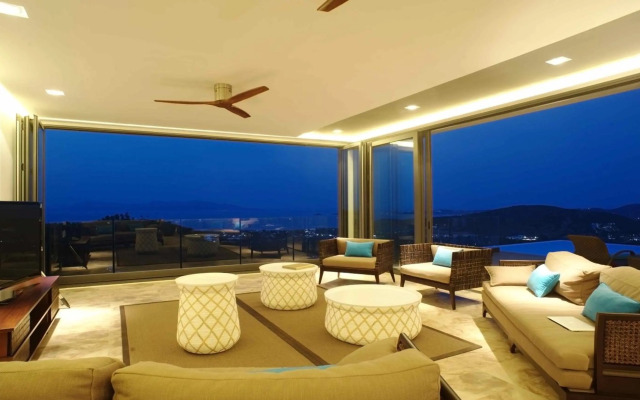 Luxury Villa Crystal Blue