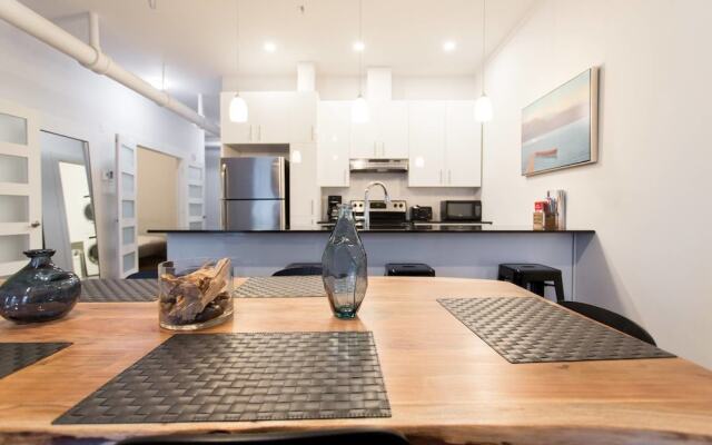 Amazing Plateau Loft Steps Away From Mount-royal