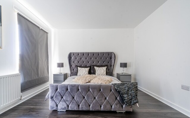 Charming 3-bed House in Glasgow With Free Parking